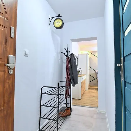 Apartment Modern Green 3